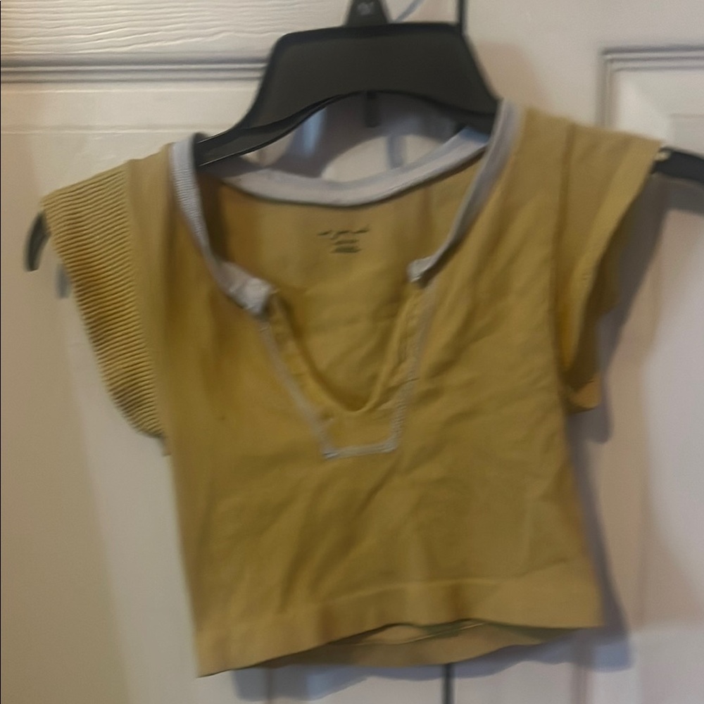 Yellow urban outfitters shortsleeve cropped top